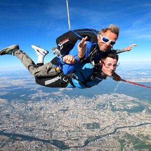 Saut en parachute avec reportage super V.I.P.